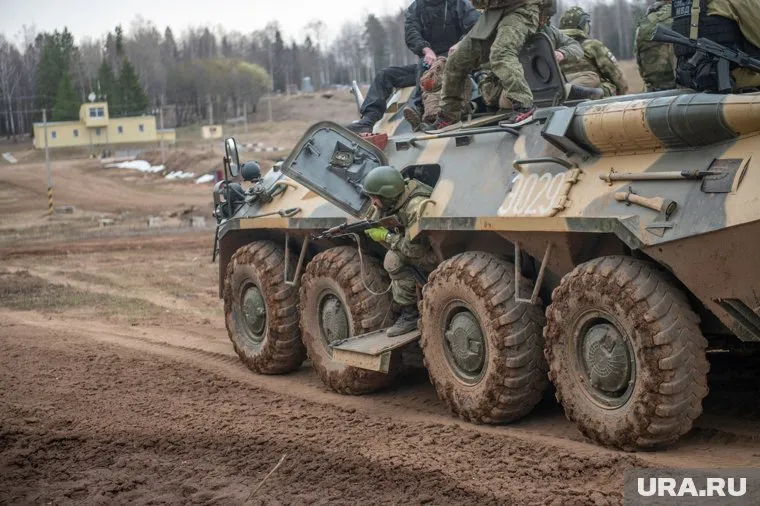 Россия якобы получает вооружения и боеприпасы от Ирана, заявил Джеймс Клеверли