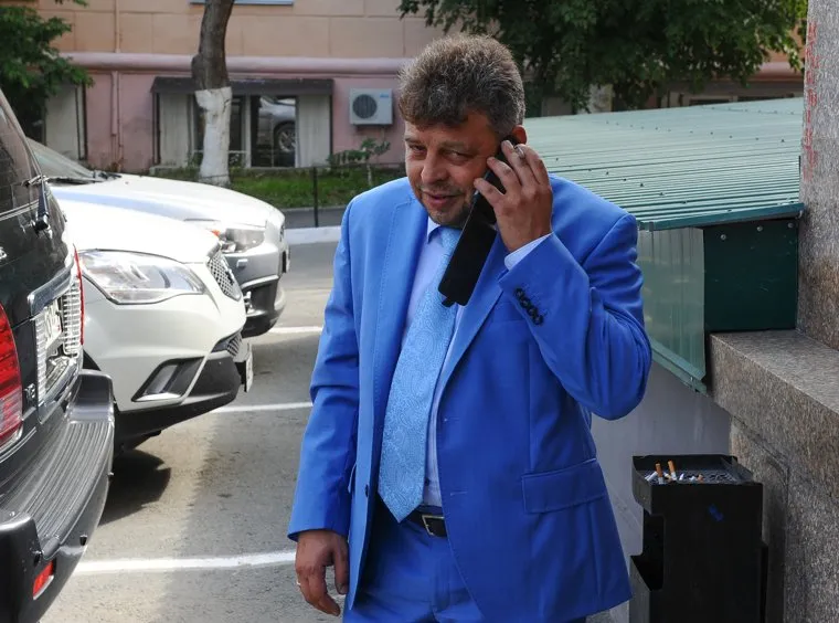 Правительство ЧО. Челябинск., цыганаш игорь, говорит по телефону