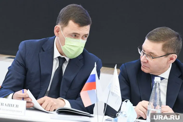Свердловскому губернатору Евгению Куйвашеву (слева) и полпреду Владимиру Якушеву предстоит важная встреча в администрации президента