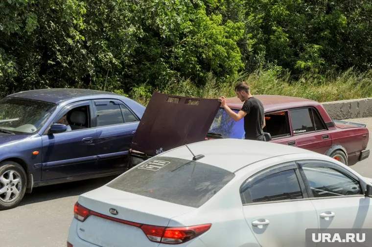 Чтобы угнать авто, мужчина для начала решил его отремонтировать