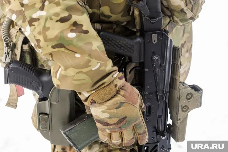 Силовики проверили документы у посетителей фитнес-клуба