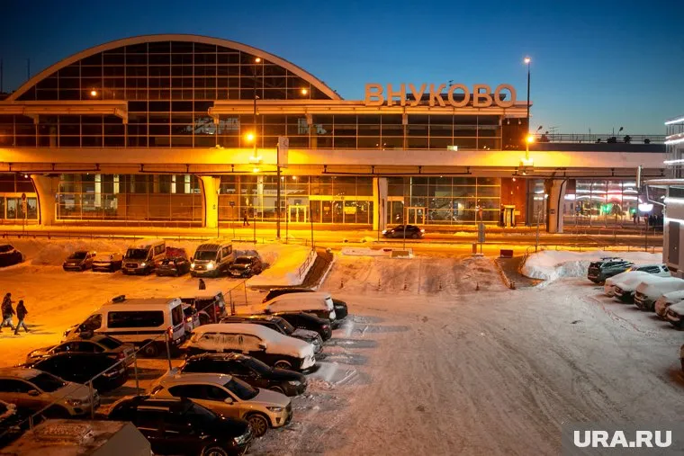 Такер Карлсон прибыл в аэропорт «Внуково»