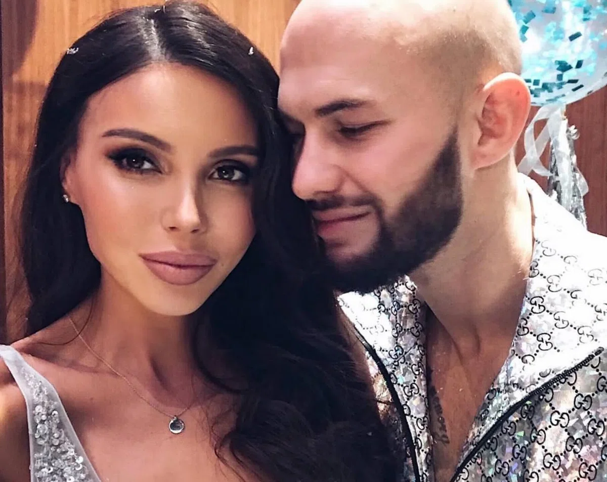 Оксана обещает выпустить первую песню