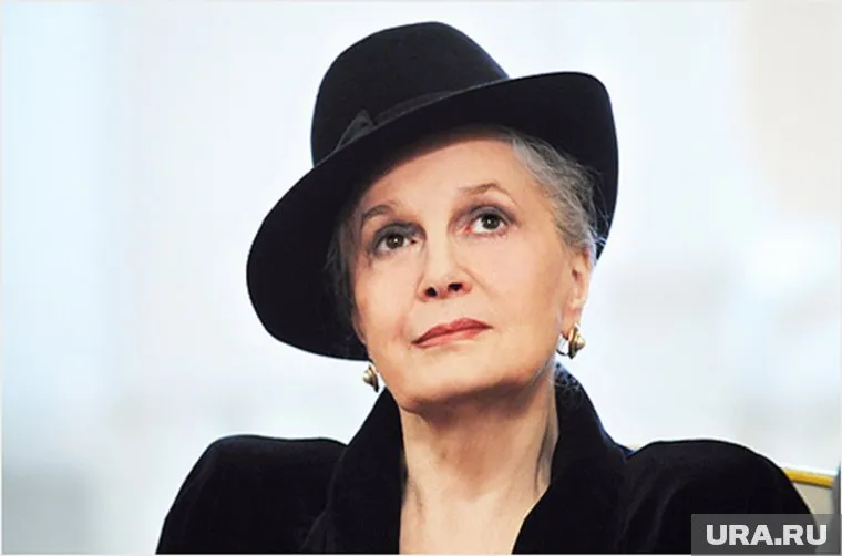 У Быстрицкой не было детей и внуков, поэтому на наследство рассчитывала сестра актрисы