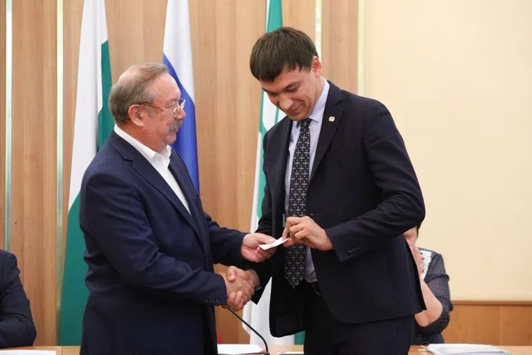 Вручение мандатов депутатам городской Думы. Курган