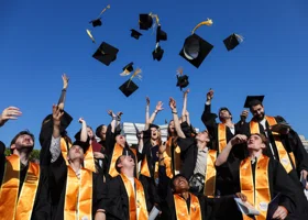 Российские студенты могут претендовать на президентскую стипендию: кто и за что ее получит