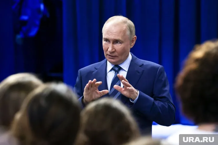 По словам Путина, за последние шесть месяцев в России на 10% выросли зарплаты