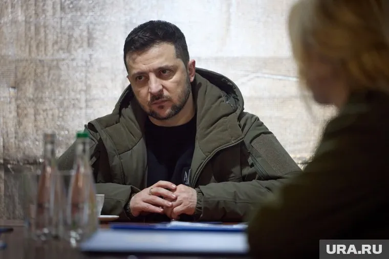 Владимир Зеленский отметил, что российские силы продвигаются на донецком направлении