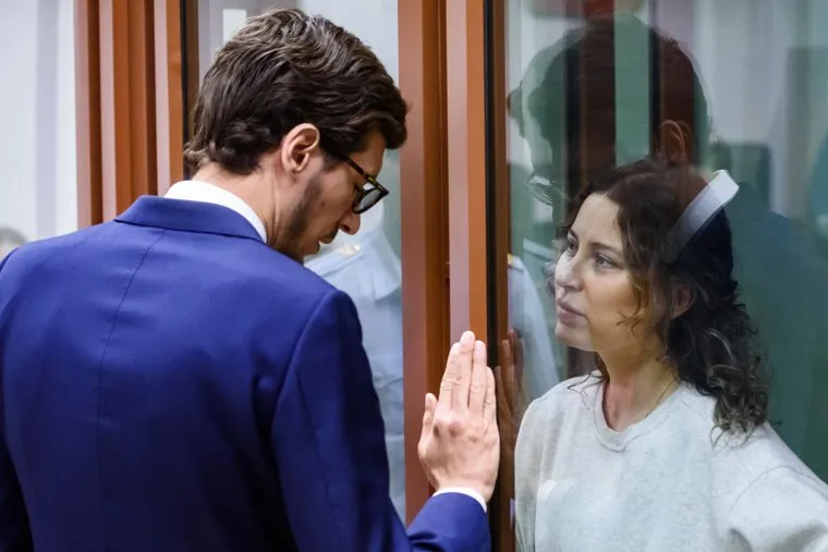 Оглашение приговора Ксении Карелиной в Свердловском областном суде. Екатеринбург