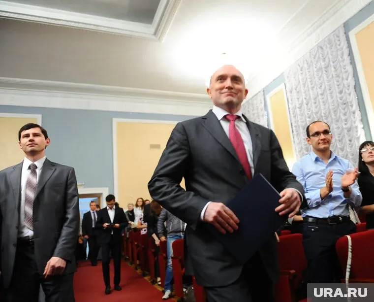 По решению губернатора Дубровского, семьи с тройняшками получат бесплатные квартиры