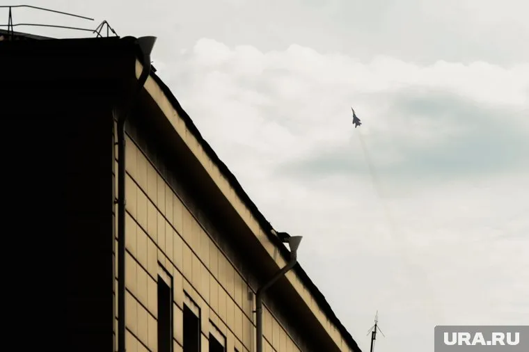 Самолет Су-30 упал на жилой дом, где проживали пять человек