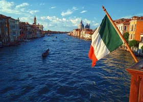 Грета Тунберг и экоактивисты слили химикаты в главный канал Венеции