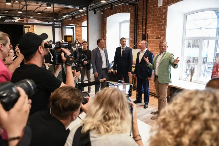 Презентация-показ одежды, разработанной к 300-летию Екатеринбурга. Екатеринбург