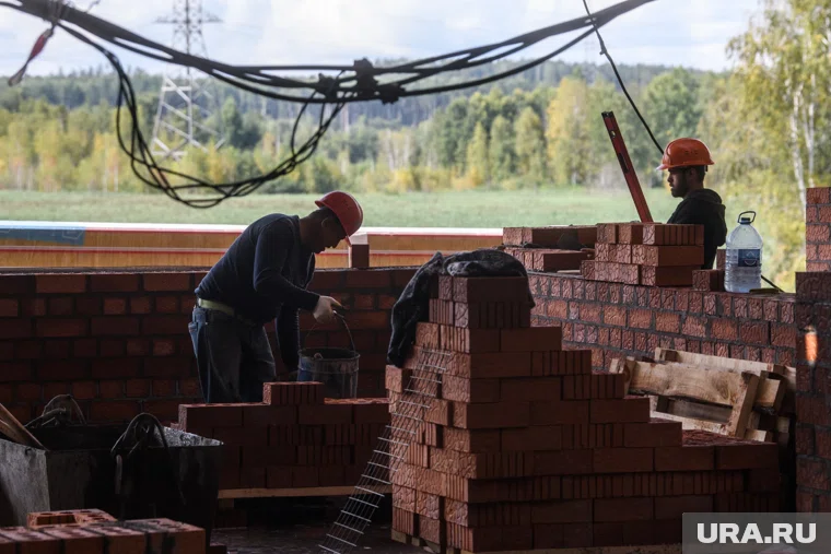 Строителям предлагают высокую зарплату