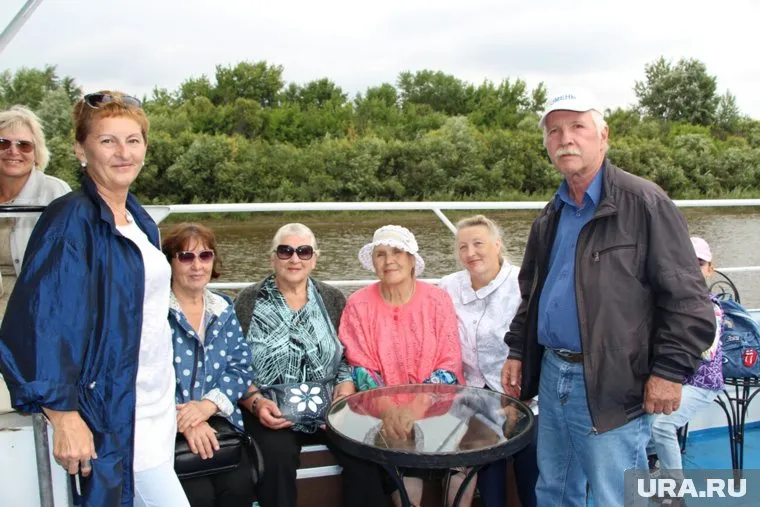 Для пенсионеров была организована речная прогулка