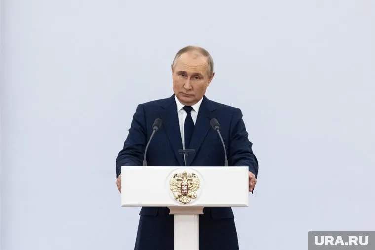 Владимир Путин призвал усилить работу над повышением реальных зарплат россиян