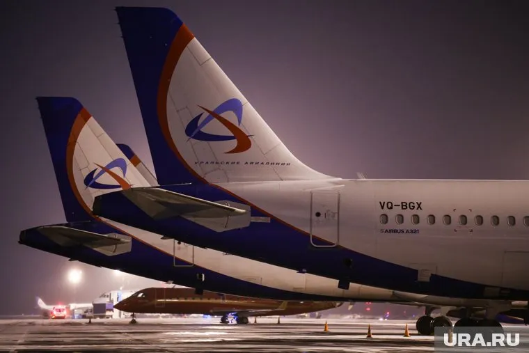 За пассажирами выслали другой самолет