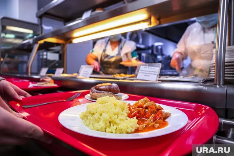 Поставили печень с обновленными сроками годности в 29 столовых 