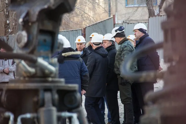 Виталий Мутко у дома № 164 на проспекте Карла Маркса. Магнитогорск, мутко виталий