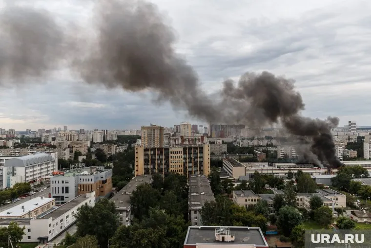 Воздух после пожара на НПО автоматики в Екатеринбурге оказался приемлем для жителей, уточнили в Роспотребнадзоре