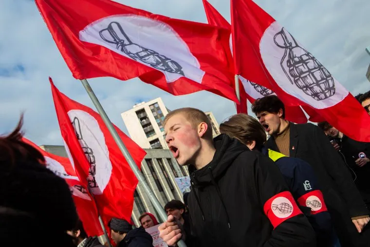 Митинг за свободный интернет. Москва, нацболы, митинг, флаги