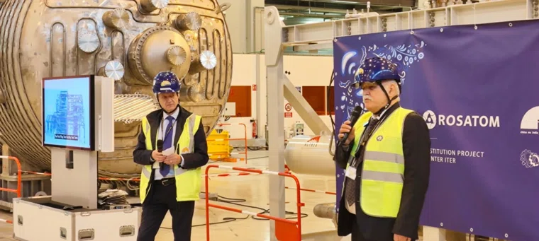 Красильников (слева) заявил, что для разработки реактора использовались передовые инновационные решения