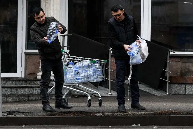 Обстановка в Алма-Ате после взятия города под контроль правительственными силами. Алма-Ата, Казахстан