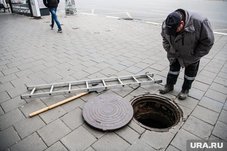 Мальчик упал в открытый люк в Надыме (фото из архива)