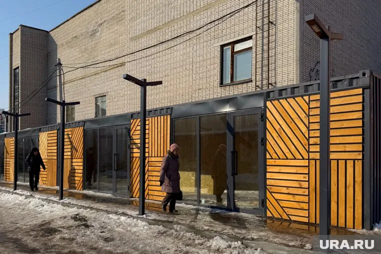 Современные павильоны на блошином рынке еще не открыли свои двери для клиентов бизнеса 