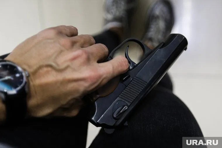 Иностранец стрелял в центре Кургана из пистолета в воздух