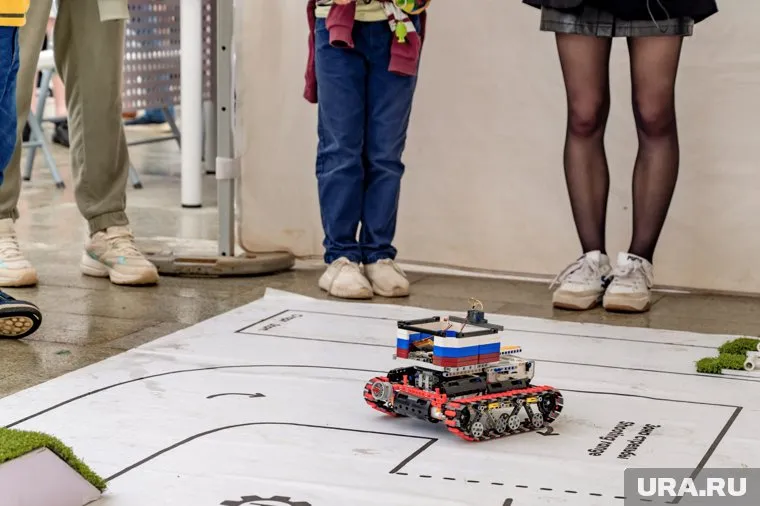 «Битва роботов» — чемпионат, в котором роботы сражаются в поединках, а машинами управляют команды-разработчики из разных стран (архивное фото)