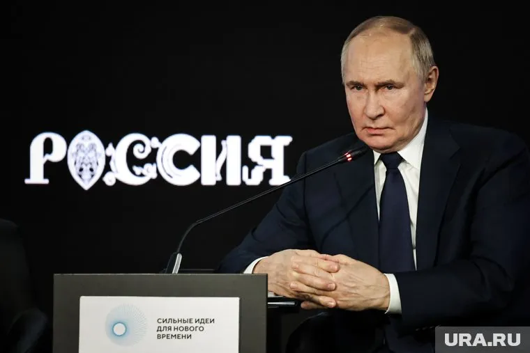 Путин в разговоре с китайскими журналистами упомянул попытки Запада переписать историю ВОВ