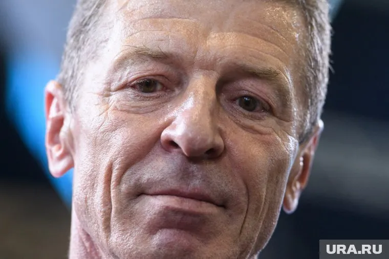 Он потребовал обеспечить экономику РФ нефтью и нефтепродуктами