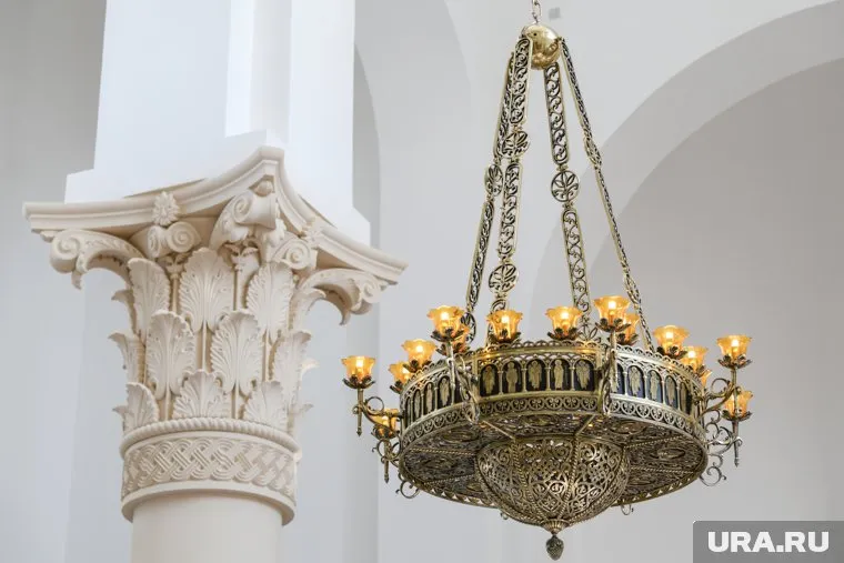 Жители Муравленко жалуются на плохое освещение во дворе, а рядом идет стройка