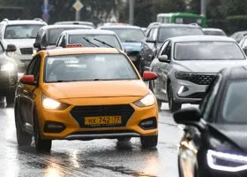 Из-за дождя в Кургане заказы такси увеличились на 200 процентов и задерживается доставка еды