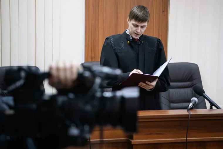 Оглашение приговора экс-главе министерства транспорта Свердловской области Василию Старкову. Екатеринбург 