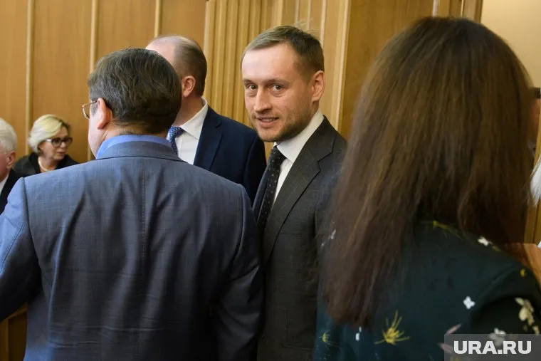 Александр Караваев поначалу сопротивлялся исключению соратника из фракции