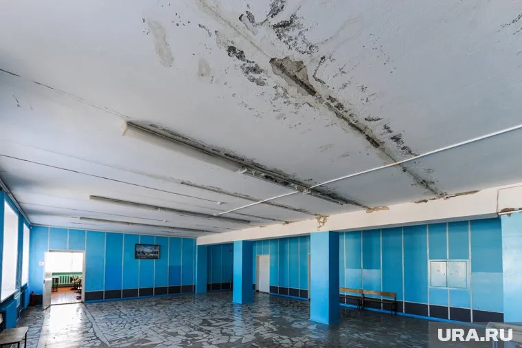 В школе Южноуральска обрушился потолок, прокуратура проводит проверку