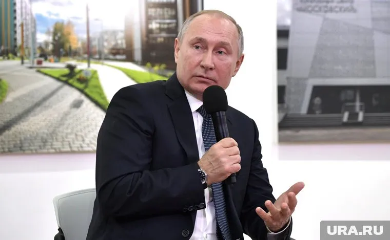 Владимир Путин раскритиковал чиновников за медленное обеспечение жильем людей, пострадавших от наводнения