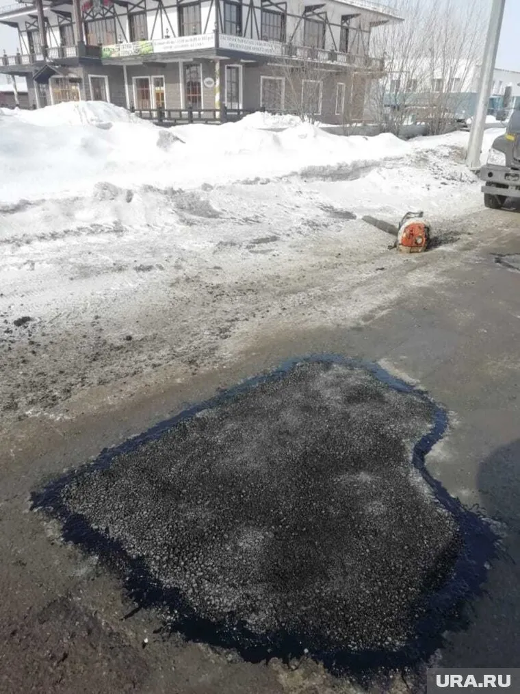 В Нижнивартовске приступили к экстренному ремонту ям на дорогах