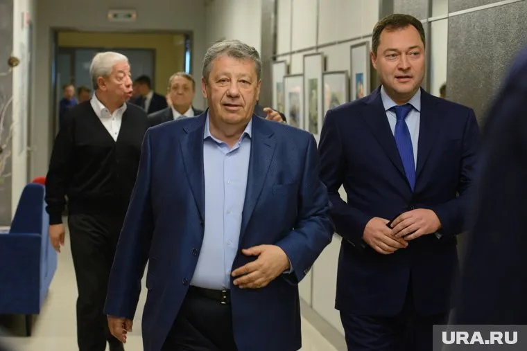 Александр Левин (на заднем плане) — автор побед Медведева, Росселя и Чернецкого