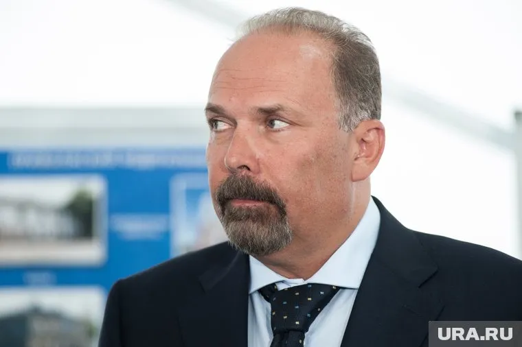 Михаил Мень не может пользоваться интернетом и уезжать из места проживания