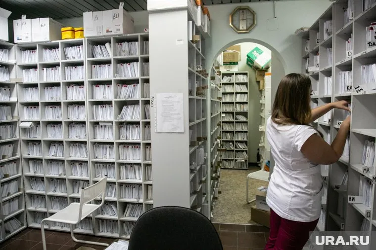 Пациент успел зайти в поликлинику и умер менее чем через час