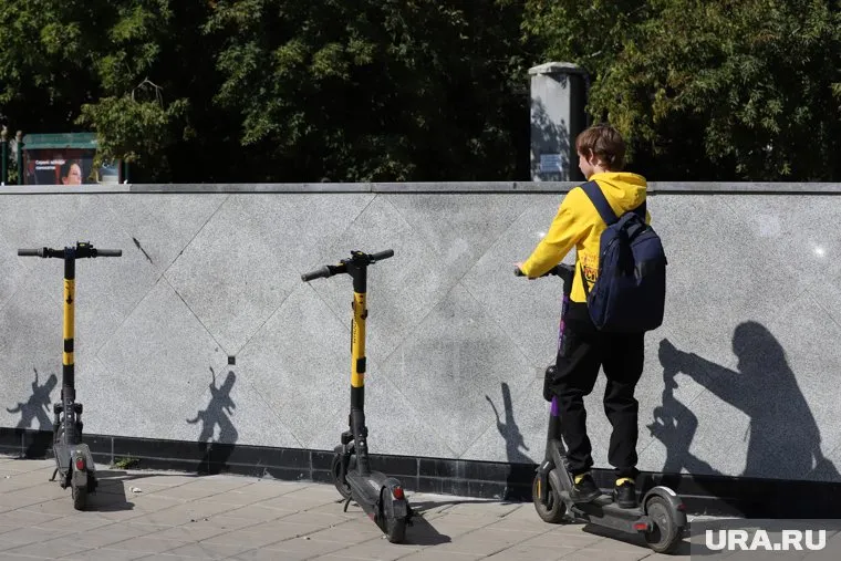 Электросамокаты прировняли к транспортным средствам из-за их скорости передвижения