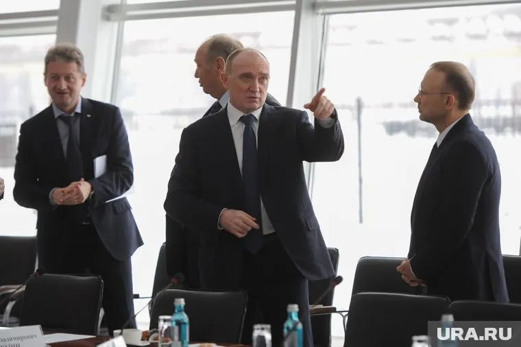 Алтушкин (справа) переживает эволюцию, которую Козицын (слева) уже пережил. Одного власть все еще держит на крючке, а другой сам - власть