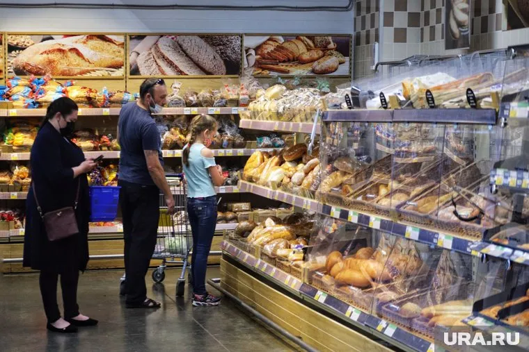 Бедным россиянам могут выдавать по 1000 рублей на продукты