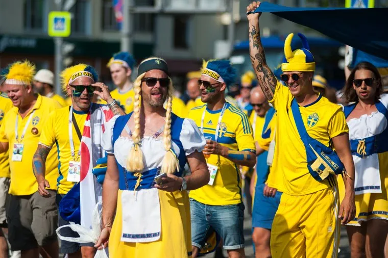 ЧМ-2018. Шествие болельщиков сборной Швеции по футболу. Екатеринбург, чм-2018, fifa world cup, болельщики из швеции