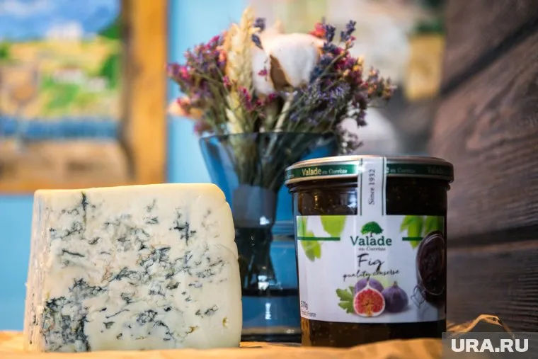 Сыр с плесенью нельзя употреблять детям, считает Елена Соломатина