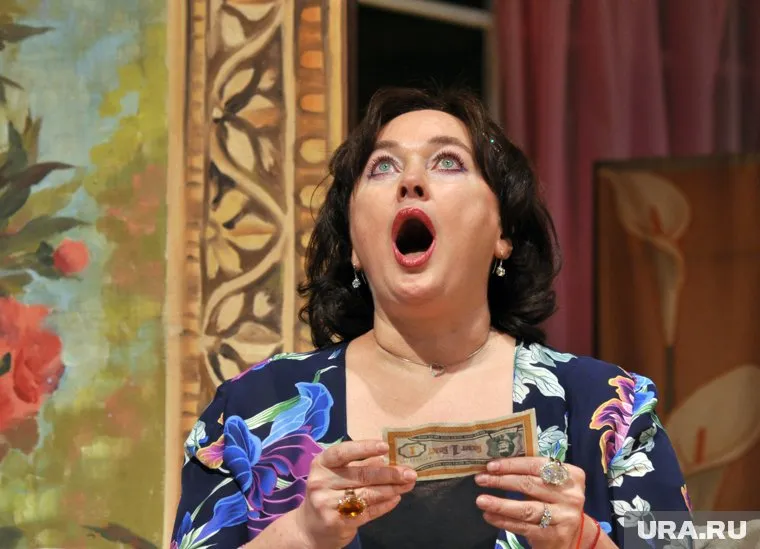 Гузеева не согласилась со взглядами уральского политика (фото со спектакля «Клара, деньги и любовь» в Санкт-Петербурге)