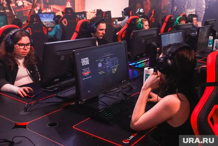 Компьютерные игры и сериалы тоже относятся к вредным привычкам, если их "потребление" превышает норму, считает Дмитрий Семирядов